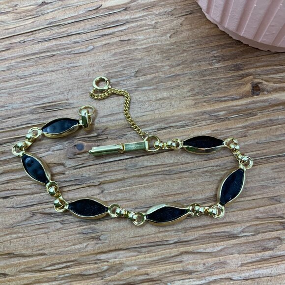 Cameo Black White Gold Tone Faceted Lady Facing Left Bracelet - Picture 5 of 7